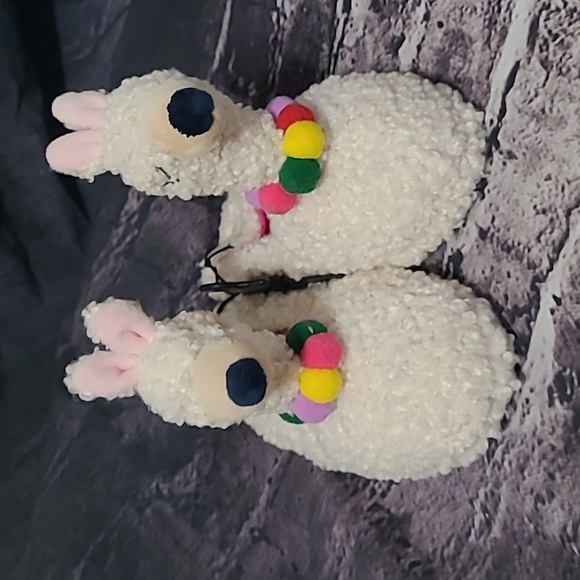 Girls fuzzy LLAMA slippers with pompoms! Bnwt - Picture 6 of 7